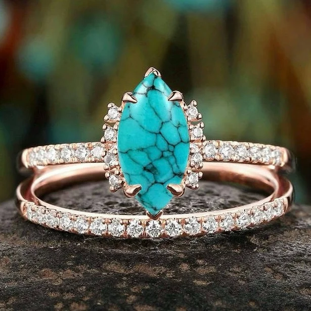 Beautiful Gold Set with Unique Style