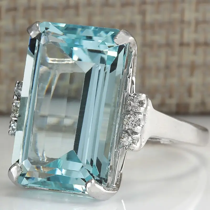 Classic Silver Ring with Timeless Appeal