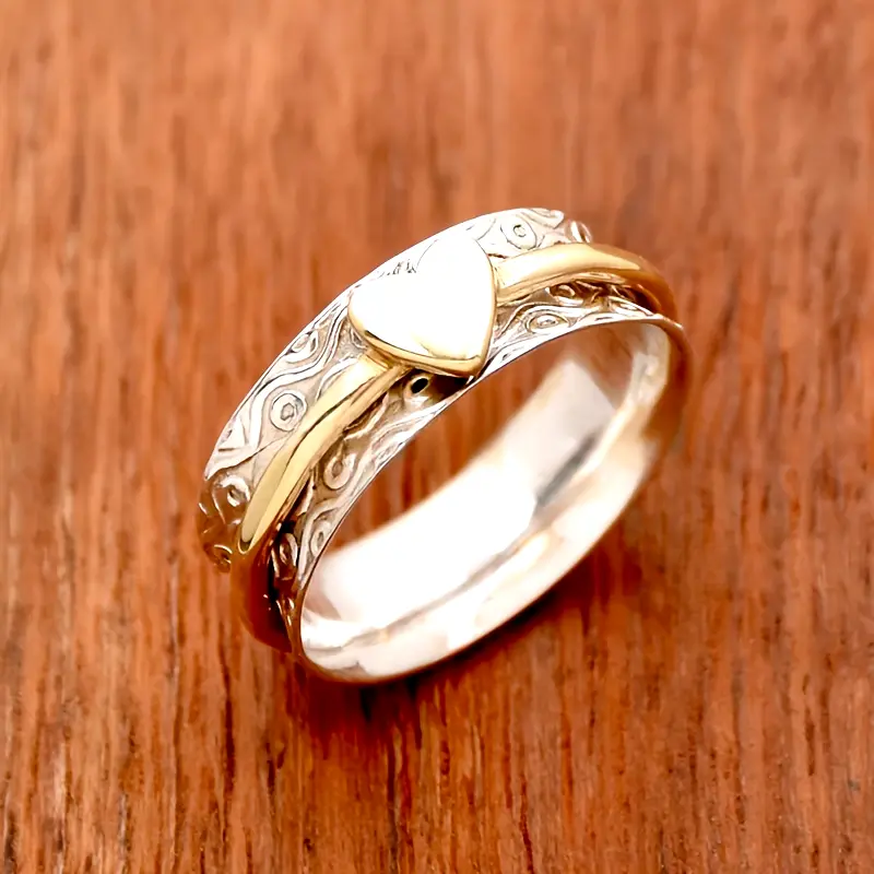 Charming Gold Ring for Any Occasion