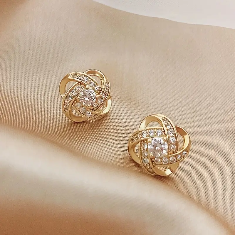 Classic Gold Earring with Timeless Appeal