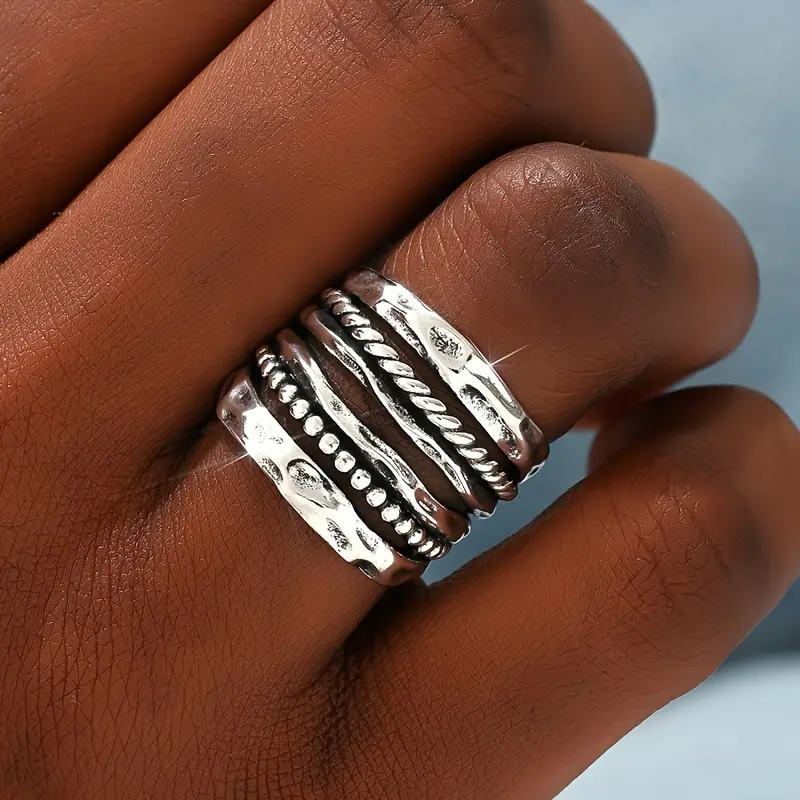 Classic Silver Ring with Timeless Appeal