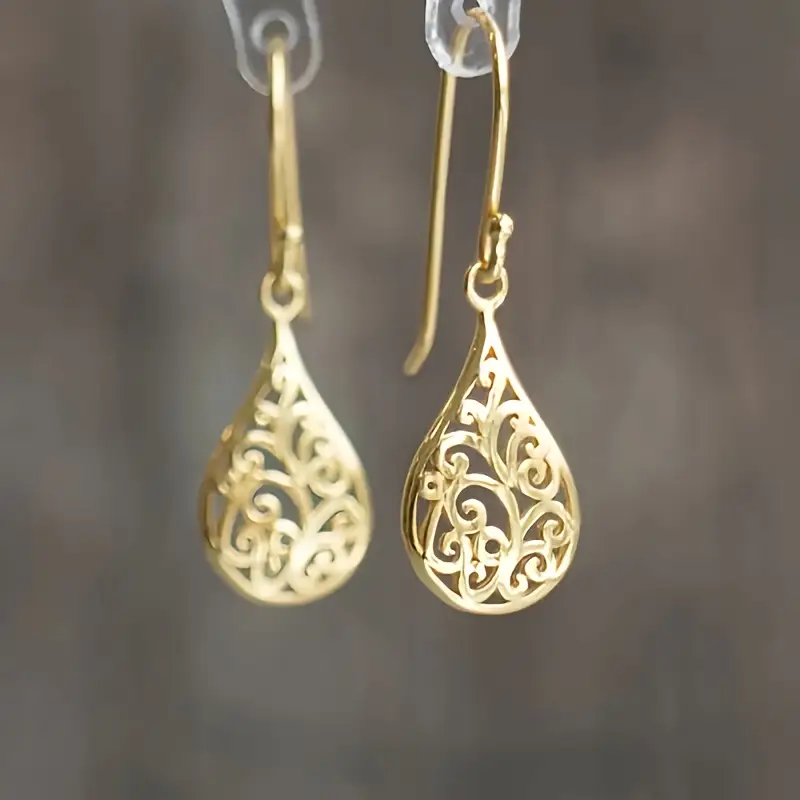 Stunning Gold Earring for Daily Wear