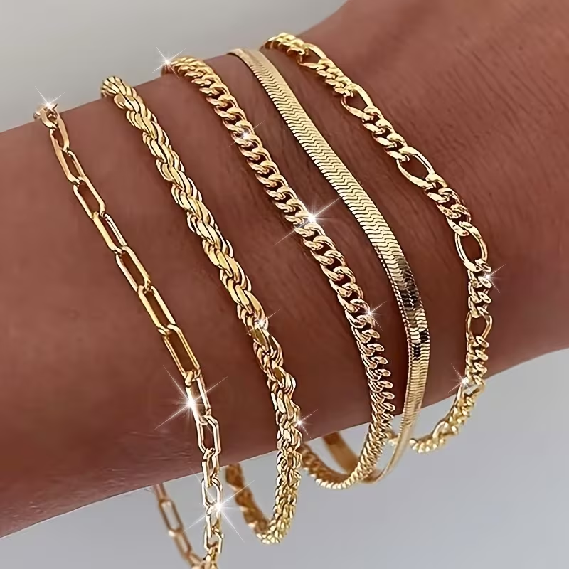 Romantic Gold Bracelet for Special Moments