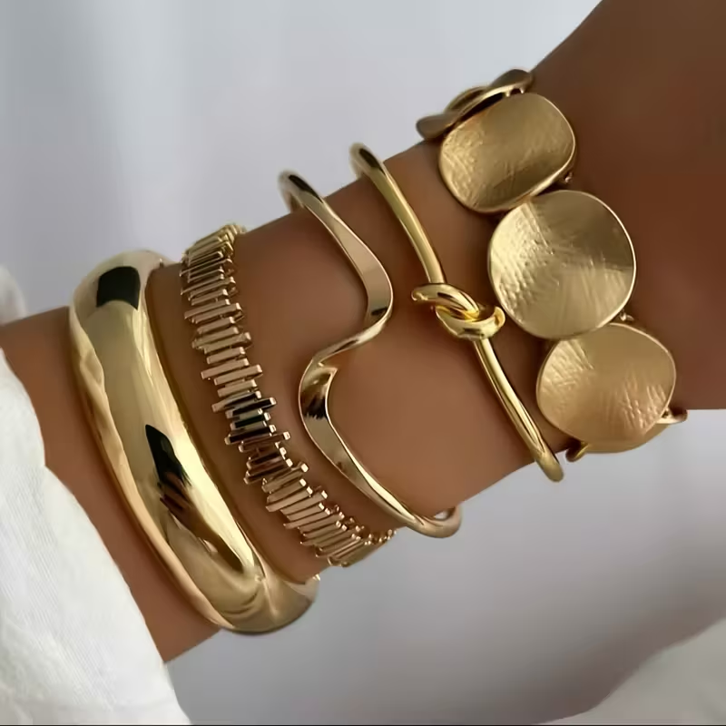 Beautiful Gold Set with Unique Style