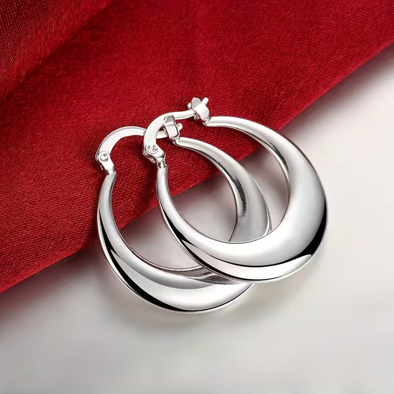 Romantic Silver Earring for Special Moments
