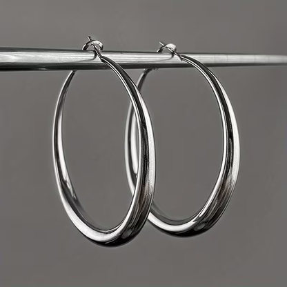 Charming Silver Earring for Any Occasion