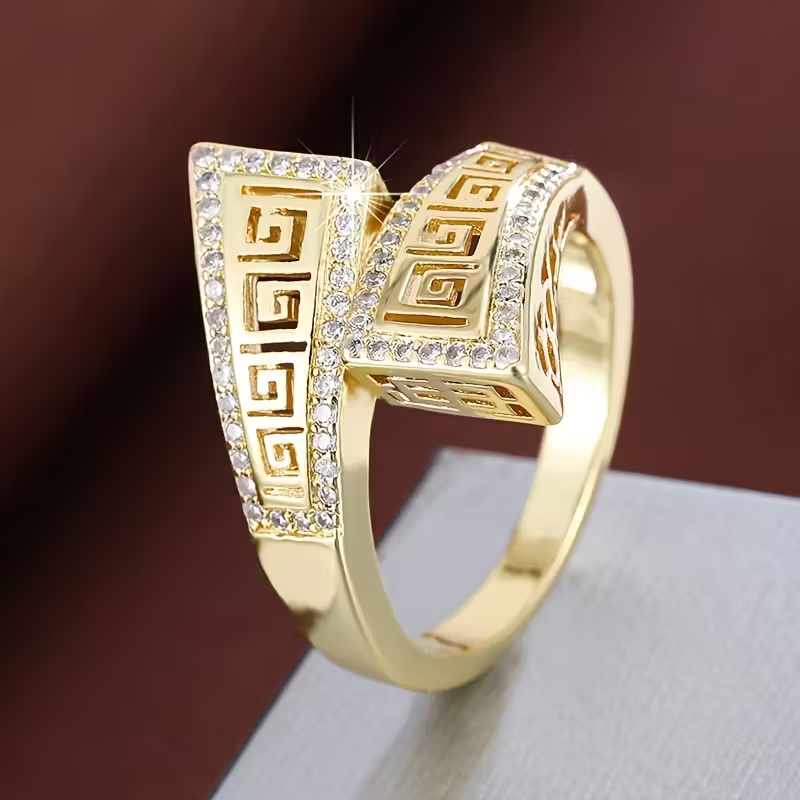 Classic Gold Ring with Timeless Appeal