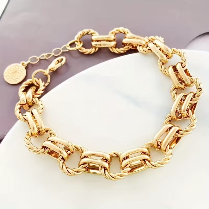 Charming Gold Bracelet for Any Occasion