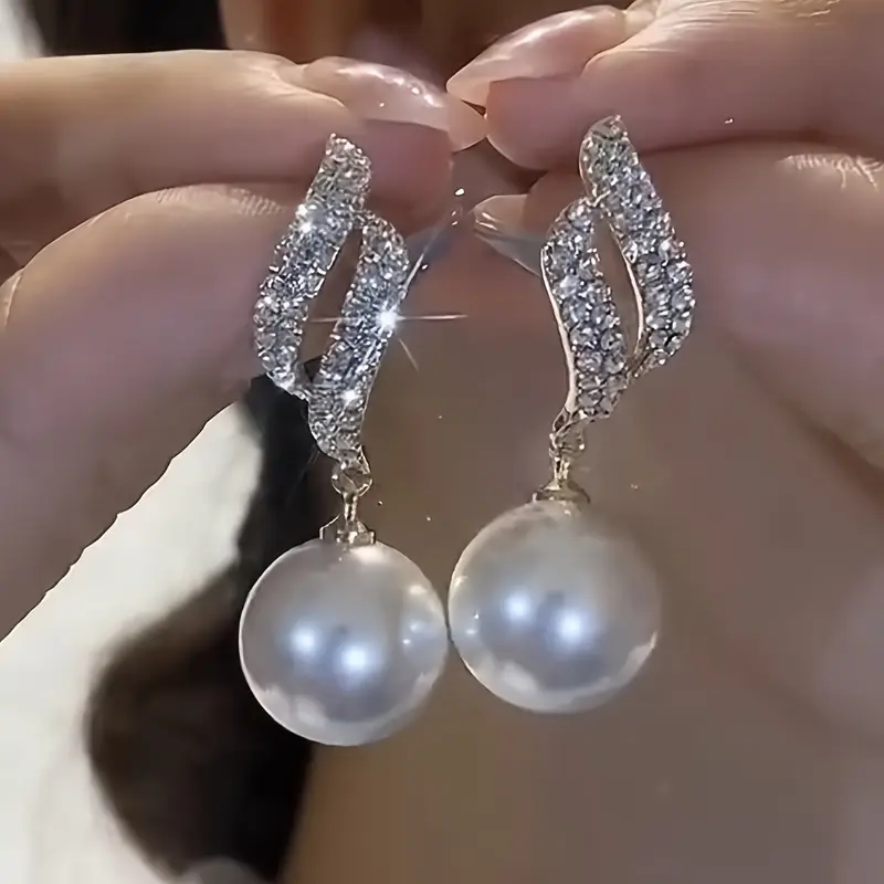 Charming Pearl Earring for Any Occasion