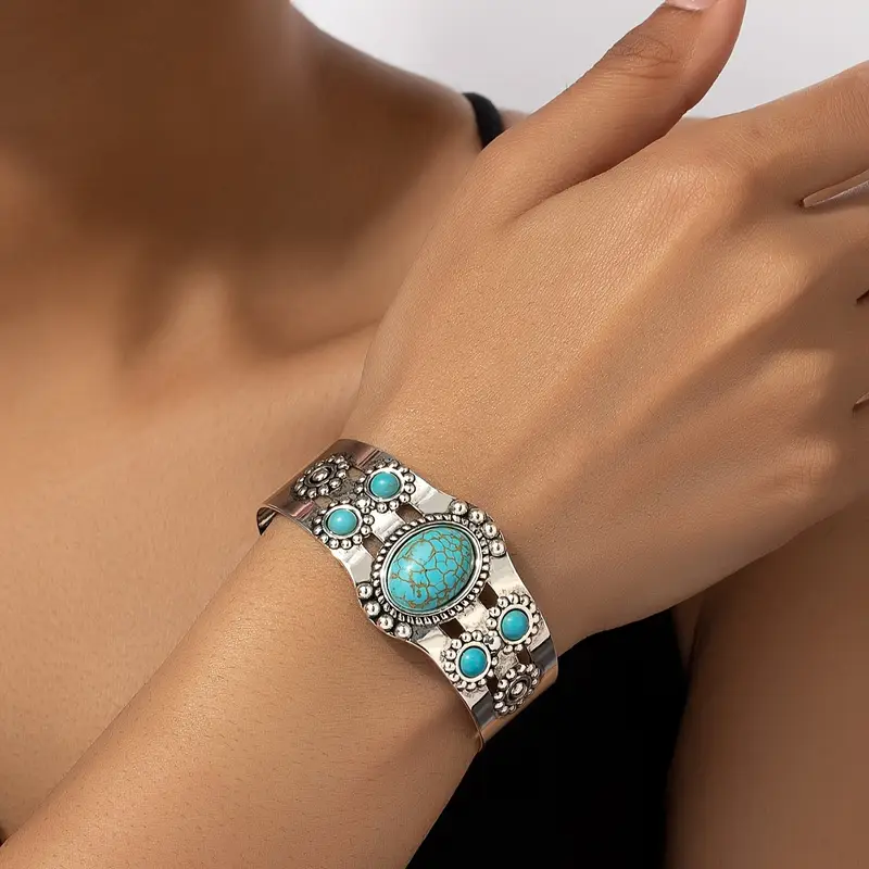 Stunning Silver Bracelet for Daily Wear