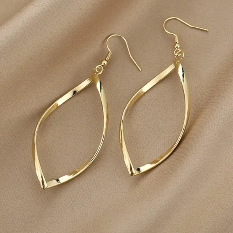 Beautiful Gold Earring with Unique Style