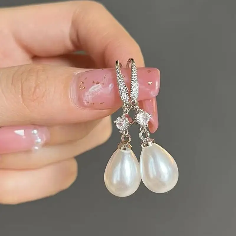 Classic Pearl Earring with Timeless Appeal