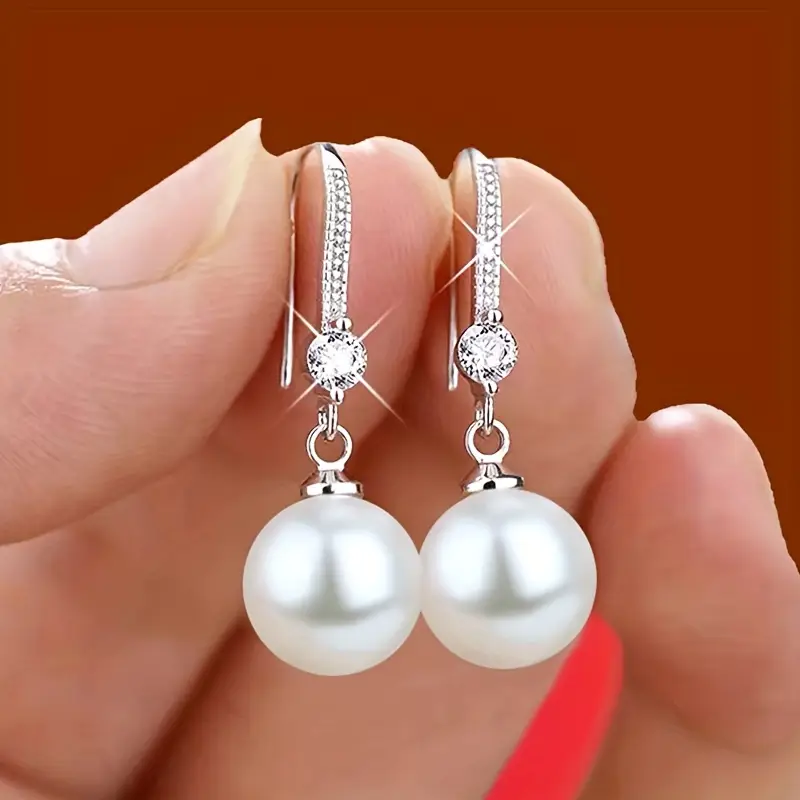 Classic Gold Earring with Timeless Appeal