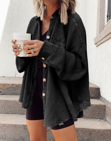 JO | Trendy coat with buttons: combines comfort and modern style