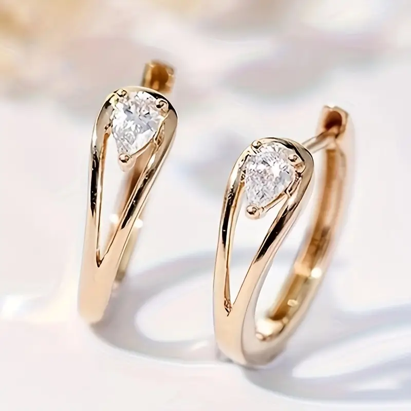 Romantic Gold Earring for Special Moments