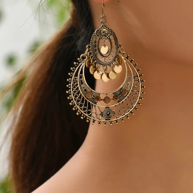Charming Gold Earring for Any Occasion
