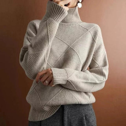 JO | Stylish turtleneck sweater