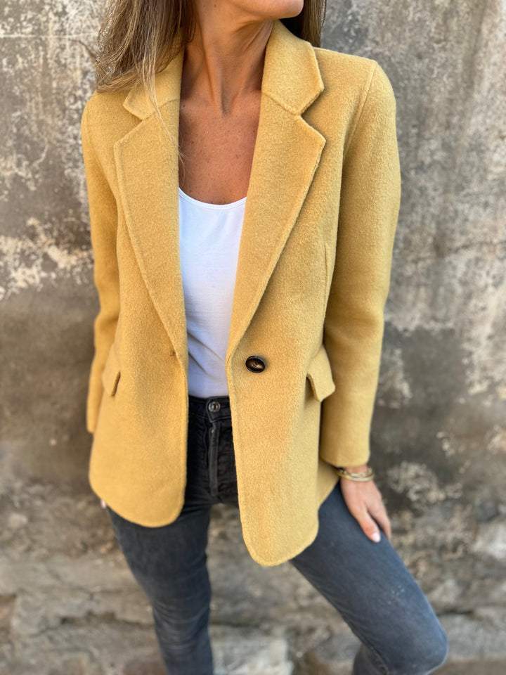 JO | Elegant jacket with buttons for women