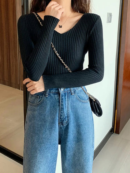 JO | Basic knitted V-neck sweater