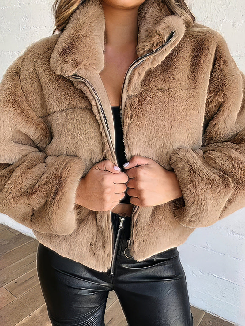 JO | Minimalist and insulated coat