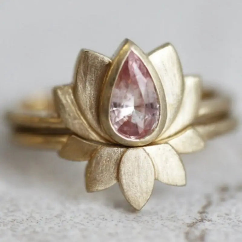 Classic Gold Ring with Timeless Appeal
