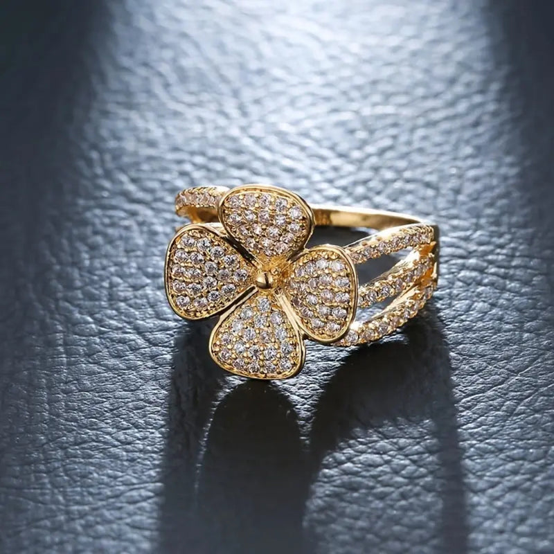 Classic Gold Ring with Timeless Appeal