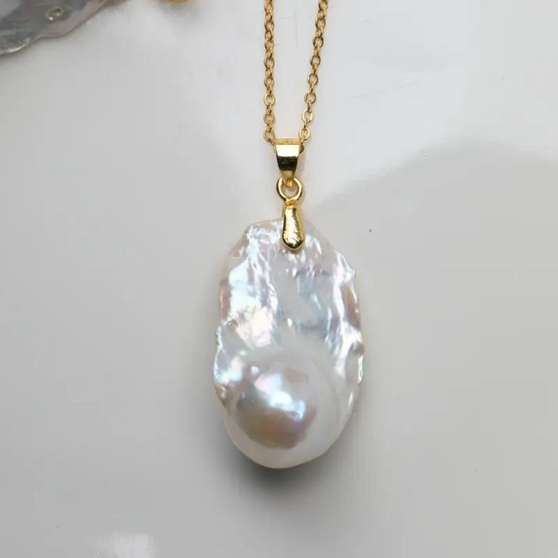 Beautiful Gold Necklace with Unique Style