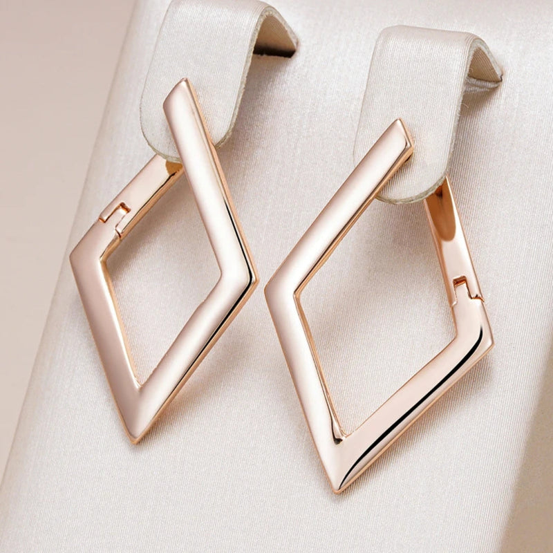 Elegant Gold Earring for Every Occasion