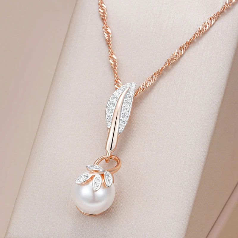 Beautiful Pearl Necklace with Unique Style