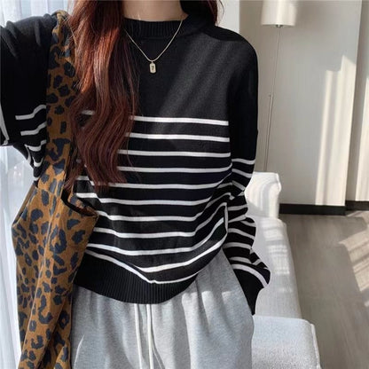 JO | Solid round neck sweater