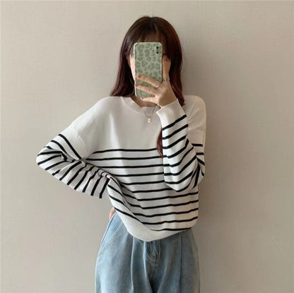 JO | Solid round neck sweater