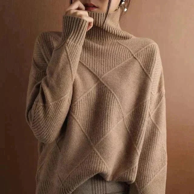 JO | Stylish turtleneck sweater