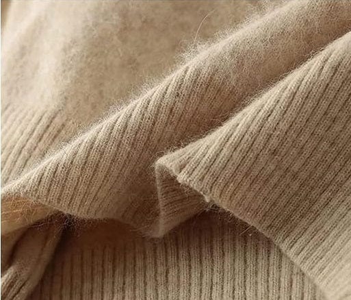 JO | Soft knitted sweater with turtleneck
