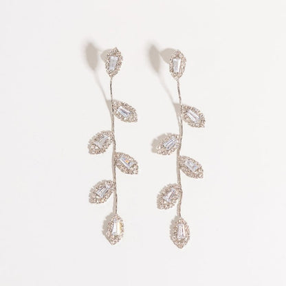 Charming Silver Earring for Any Occasion