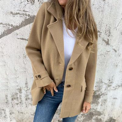 JO | Streamlined jacket with buttons for women